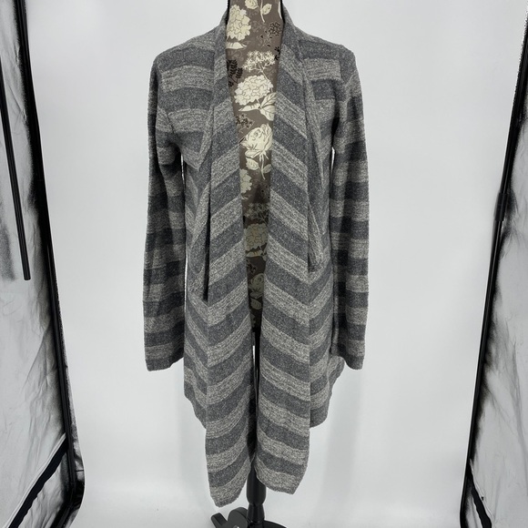 Barefoot Dreams Bamboo Chic Lite Cardigan - Picture 1 of 4